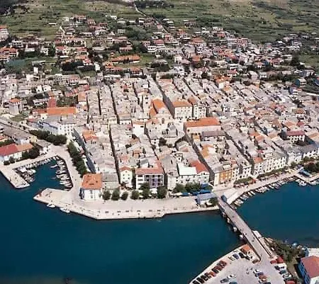 & Old Town Pag Gasthuis