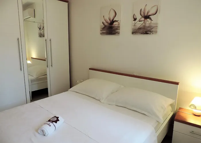 Gostinjska kuća & Old Town Pag 3*