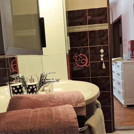 Konukevi & Old Town Pag 3*