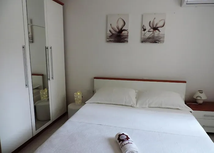 Gasthof & Old Town Pag Pag Town