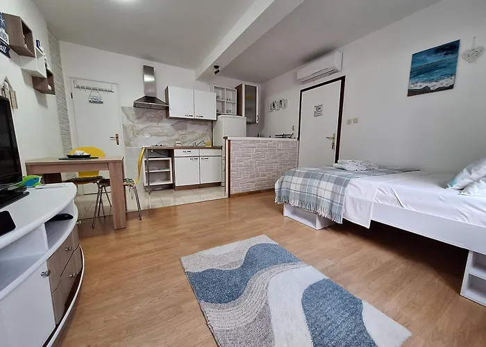 & Old Town Pag 3* Pag Town